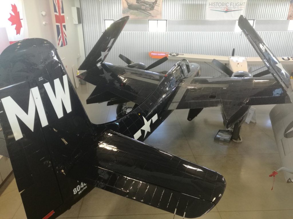 "Bad Kitty" Grumman F7F Tigercat mit 2800 PS für 3500 USD darf man abheben